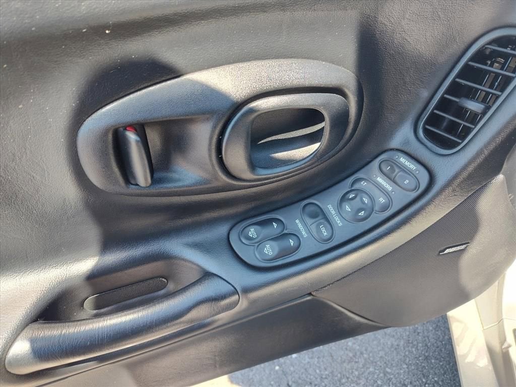 2004 Chevrolet Corvette Base