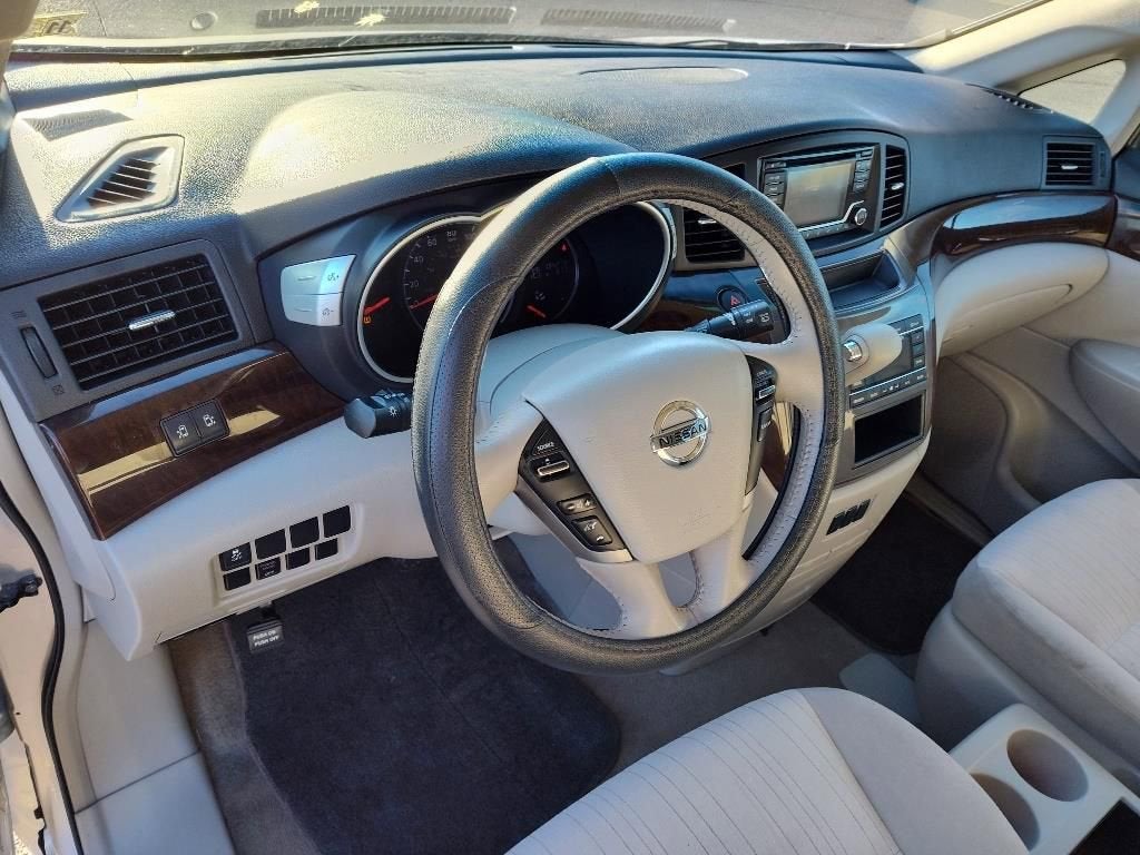 2016 Nissan Quest SV