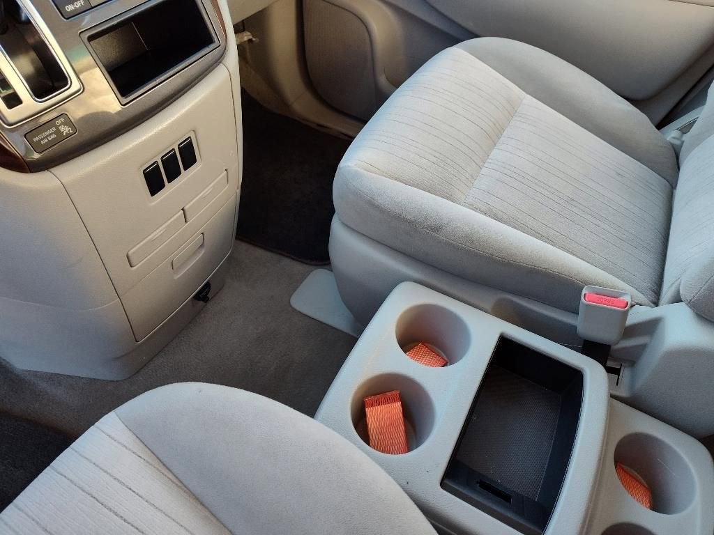 2016 Nissan Quest SV