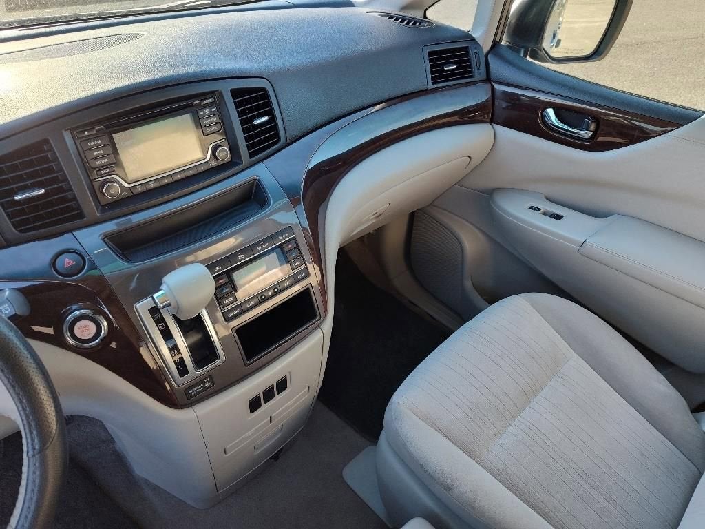 2016 Nissan Quest SV